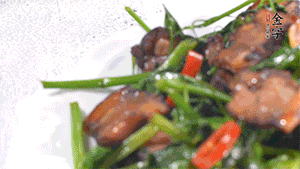 出鍋前加少許鹽調(diào)味。