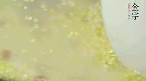 糯米、紅豆浸泡1小時，和小米一起入電飯鍋蒸熟。