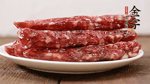 金字香腸切小段備用。