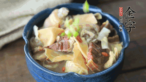 加翠綠的蔥花點(diǎn)綴一下就可以啦。