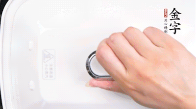 大火煮開后，再上鍋中火蒸20分鐘，出鍋后撒上蔥花。