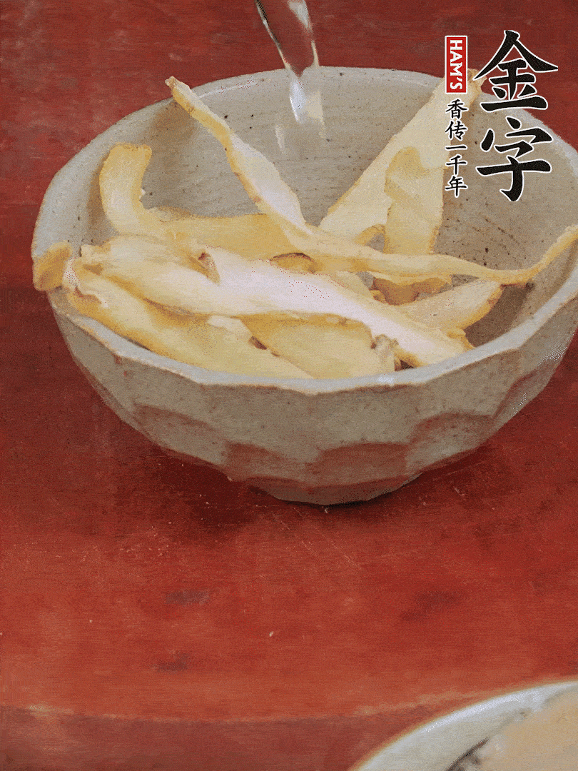 玉竹、花菇分別清水泡發(fā)。