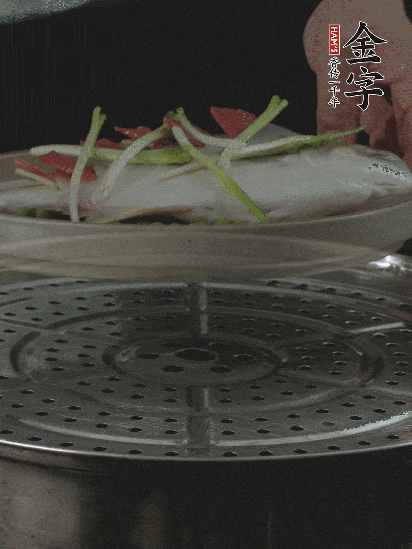 水開(kāi)后，大火上鍋蒸8～10分鐘。