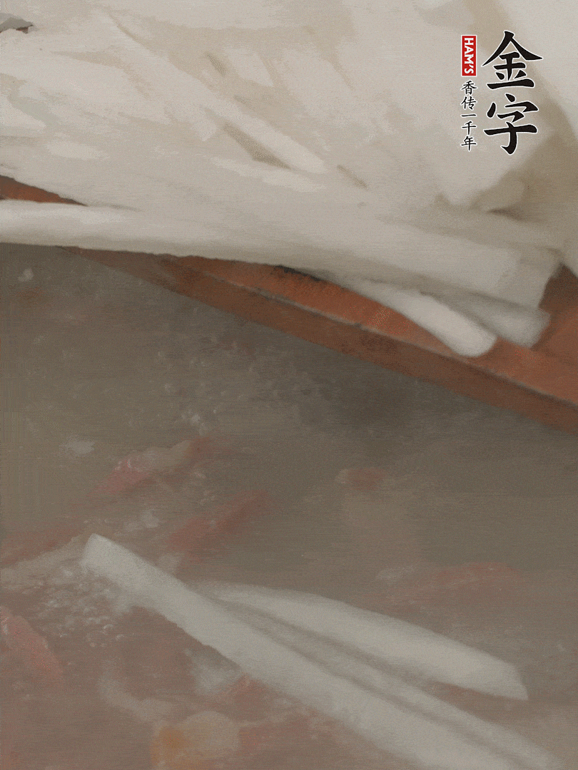 放蘿卜絲，燉5分鐘。