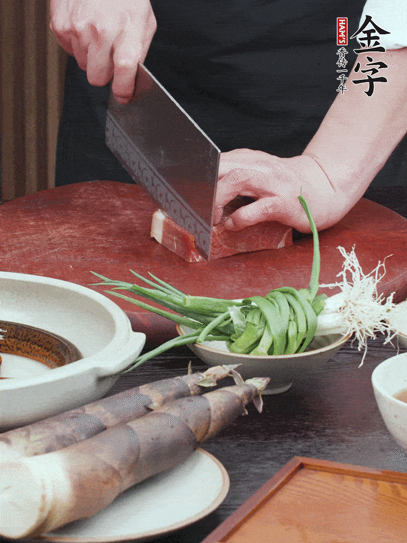 金字火腿切片；姜切片。