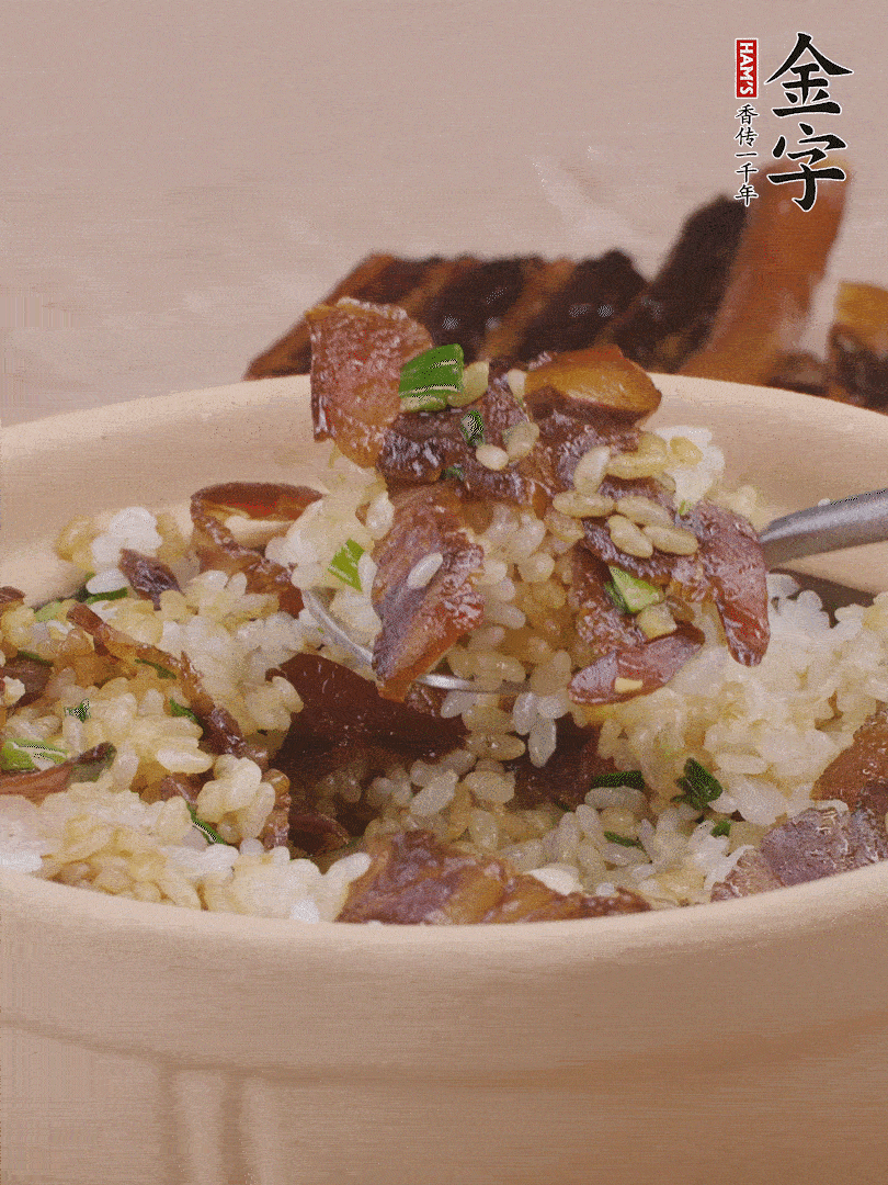 揭蓋后撒點蔥花裝飾，趁熱拌勻。