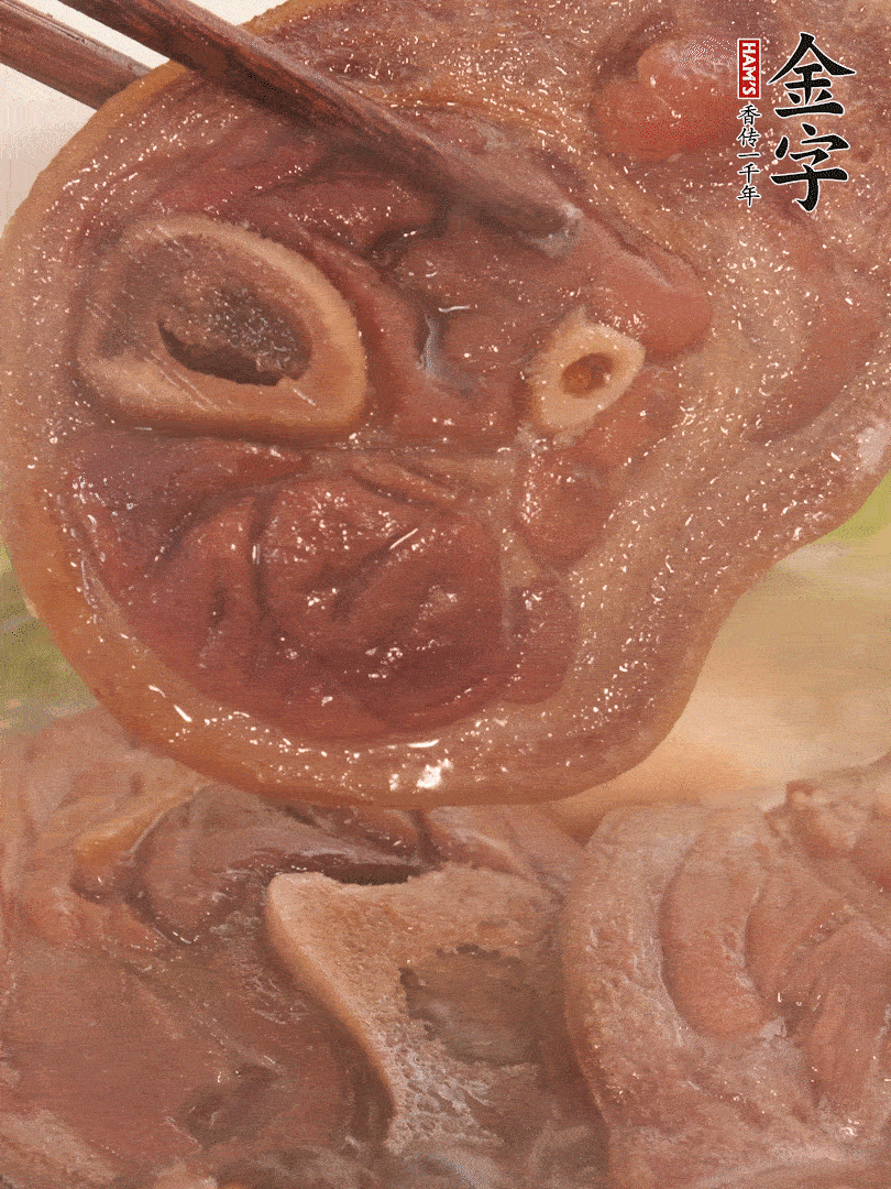 大火燒開后，調(diào)成小火燜煮30分鐘，煮至蓮藕軟糯。