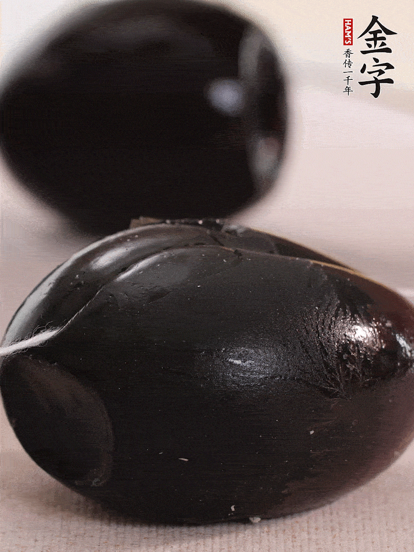 娃娃菜金針菇去跟洗凈，皮蛋改刀。