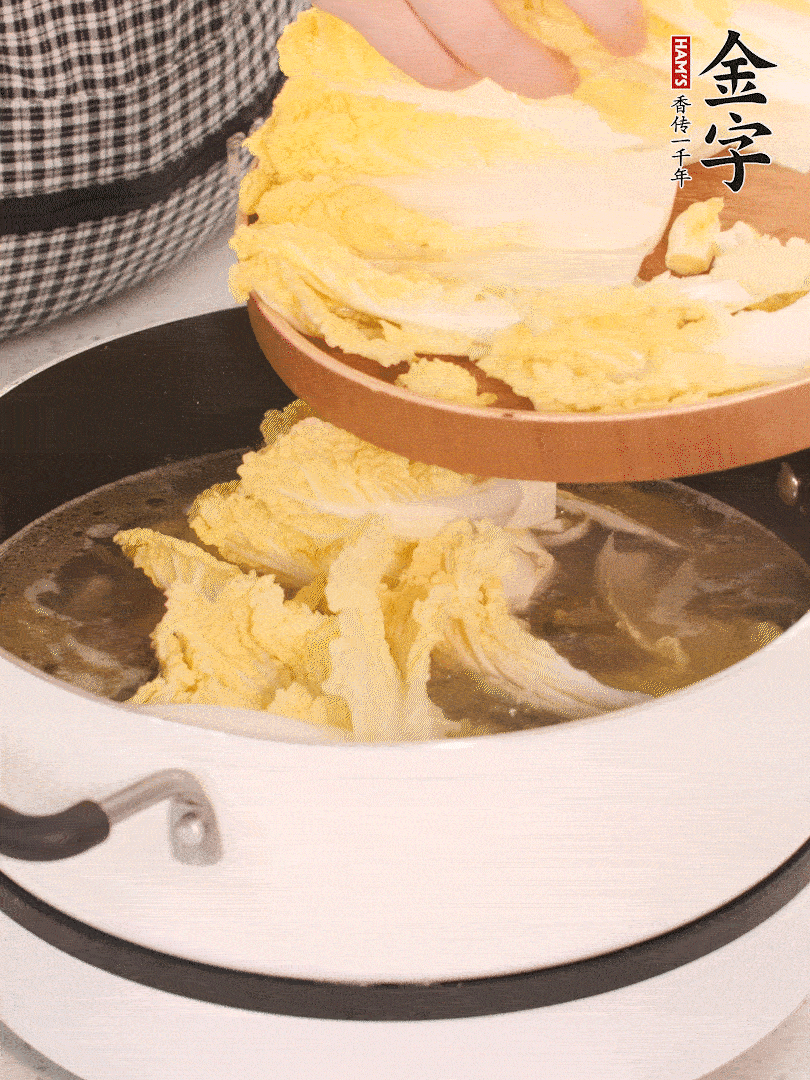 放入娃娃菜、金針菇再燉煮5分鐘。