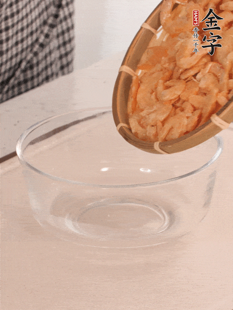 海米提前用溫水浸泡一會。