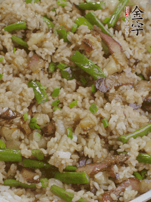 淋一點(diǎn)生抽、蠔油，撒蔥花。