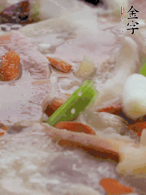 最后下枸杞、蒜白。