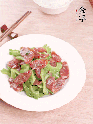 一小撮糖調(diào)味。