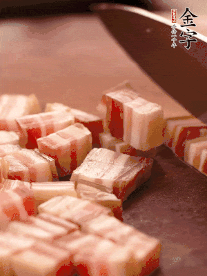 金字淡咸肉切小丁。