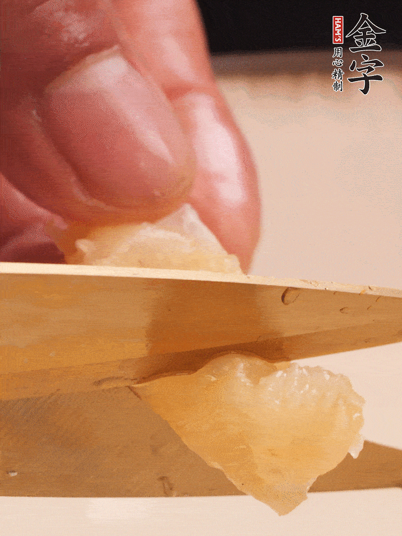 取出放入清水中，清洗表面，再剪成小段