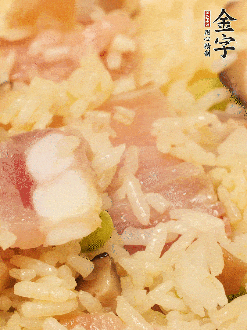 下米飯、蝦米繼續(xù)翻炒