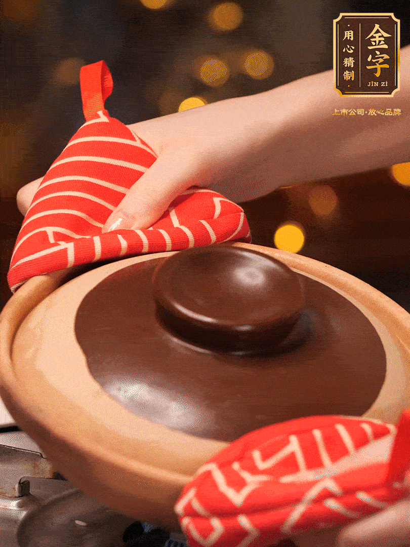 想要有嘎嘣脆鍋巴的關(guān)鍵（傾斜砂鍋，讓每個側(cè)邊都均勻加熱一分鐘）