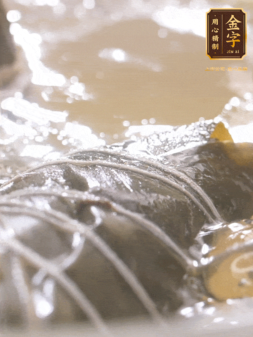 大火煮開(kāi)，轉(zhuǎn)中小火煮2h，燜2-3h。