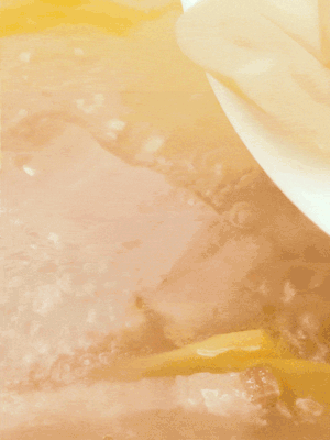 金字咸肉、火腿、春筍 通通放入鍋中小煮30分鐘