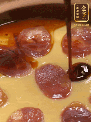 再撒上蔥花，生抽，芝麻油