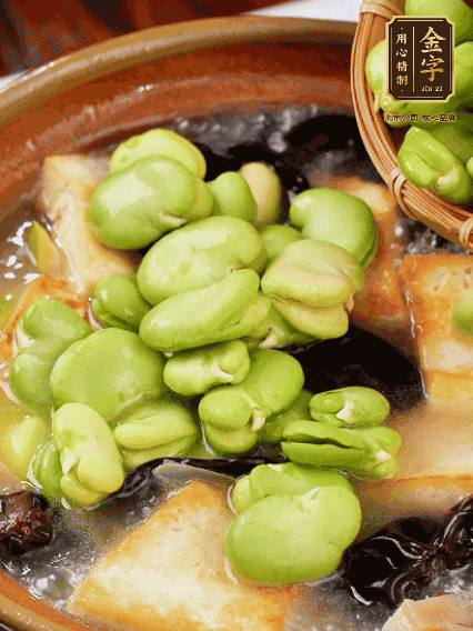 最后可以放豆瓣、木耳煮熟，依照個人口味加點鹽調(diào)味